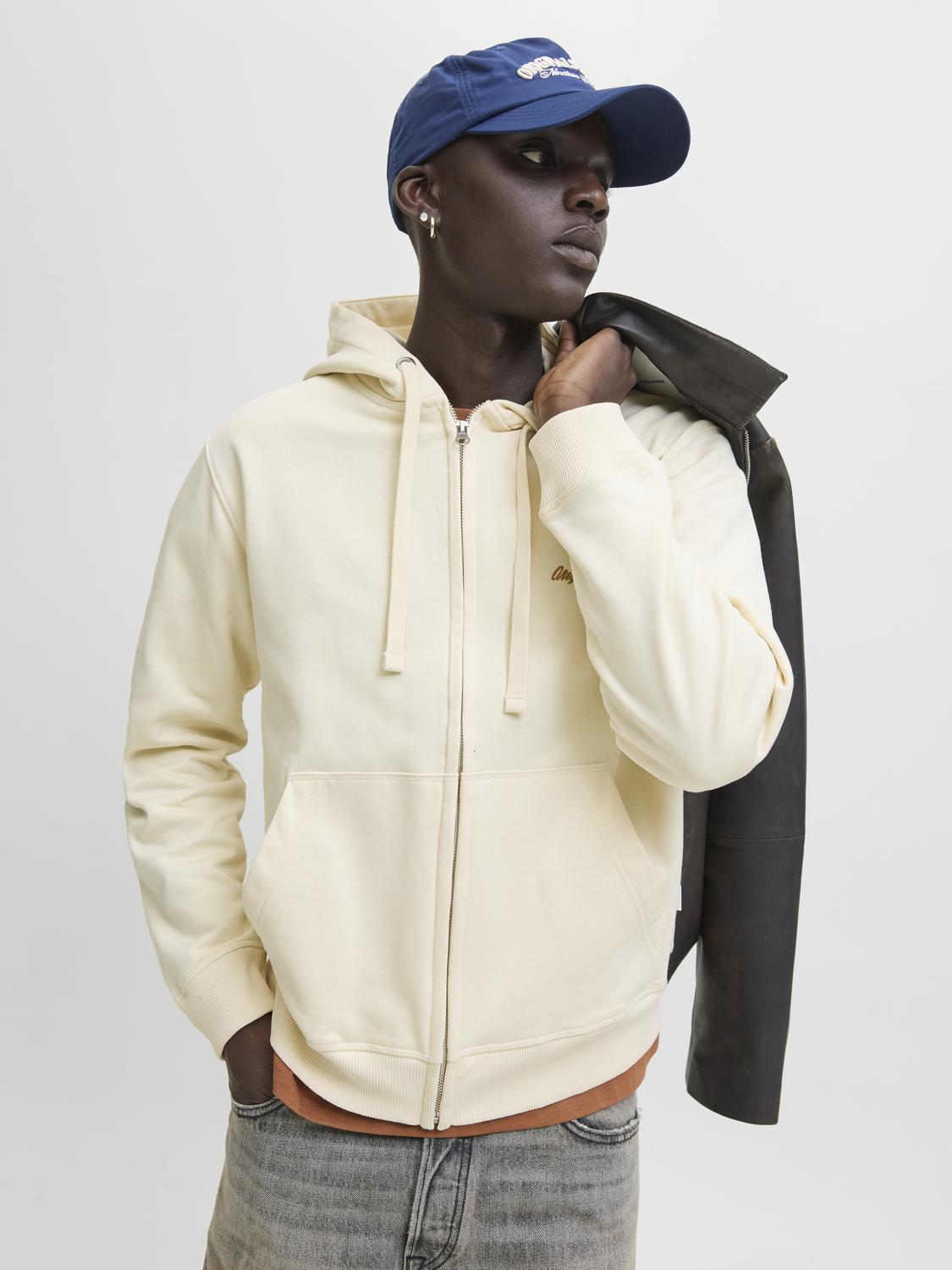 model_shot-creative
